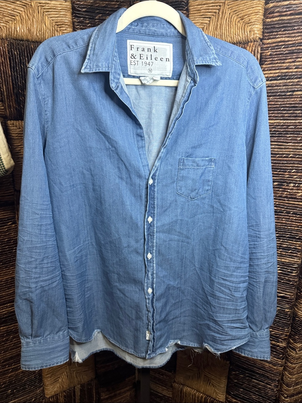 Frank & Eileen Light Blue Denim Casual Button-Down Shirt